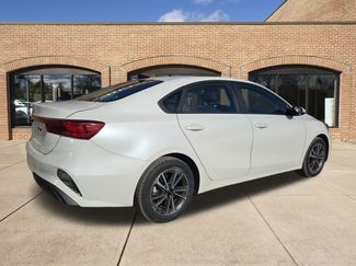 Used 2023 Kia Forte LXS video 3