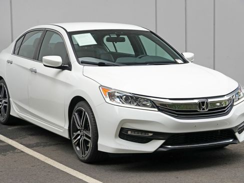 Used 2017 Honda Accord Sport image 45