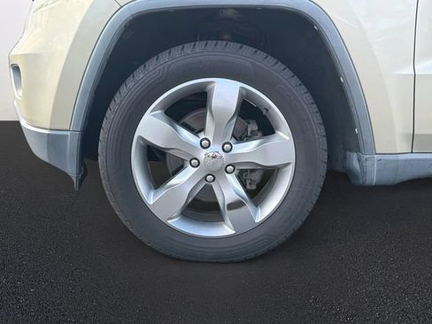 Used 2011 Jeep Grand Cherokee Overland AWD/4WD image 9