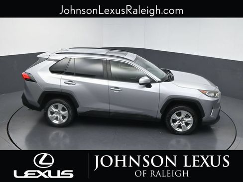 Used 2019 Toyota RAV4 XLE w/ Convenience Package FWD image 28