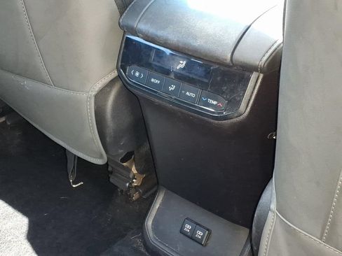 Used 2021 Toyota Highlander XLE AWD/4WD image 15