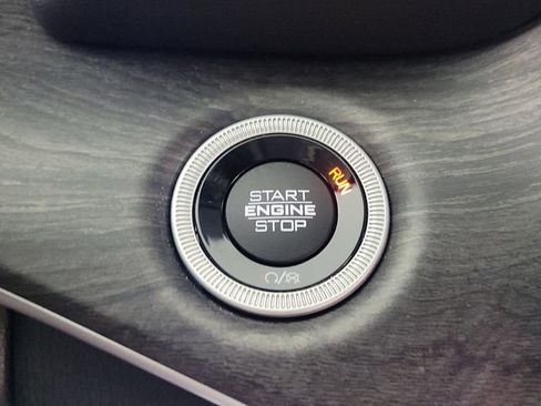 Used 2023 Jeep Grand Cherokee Limited image 20