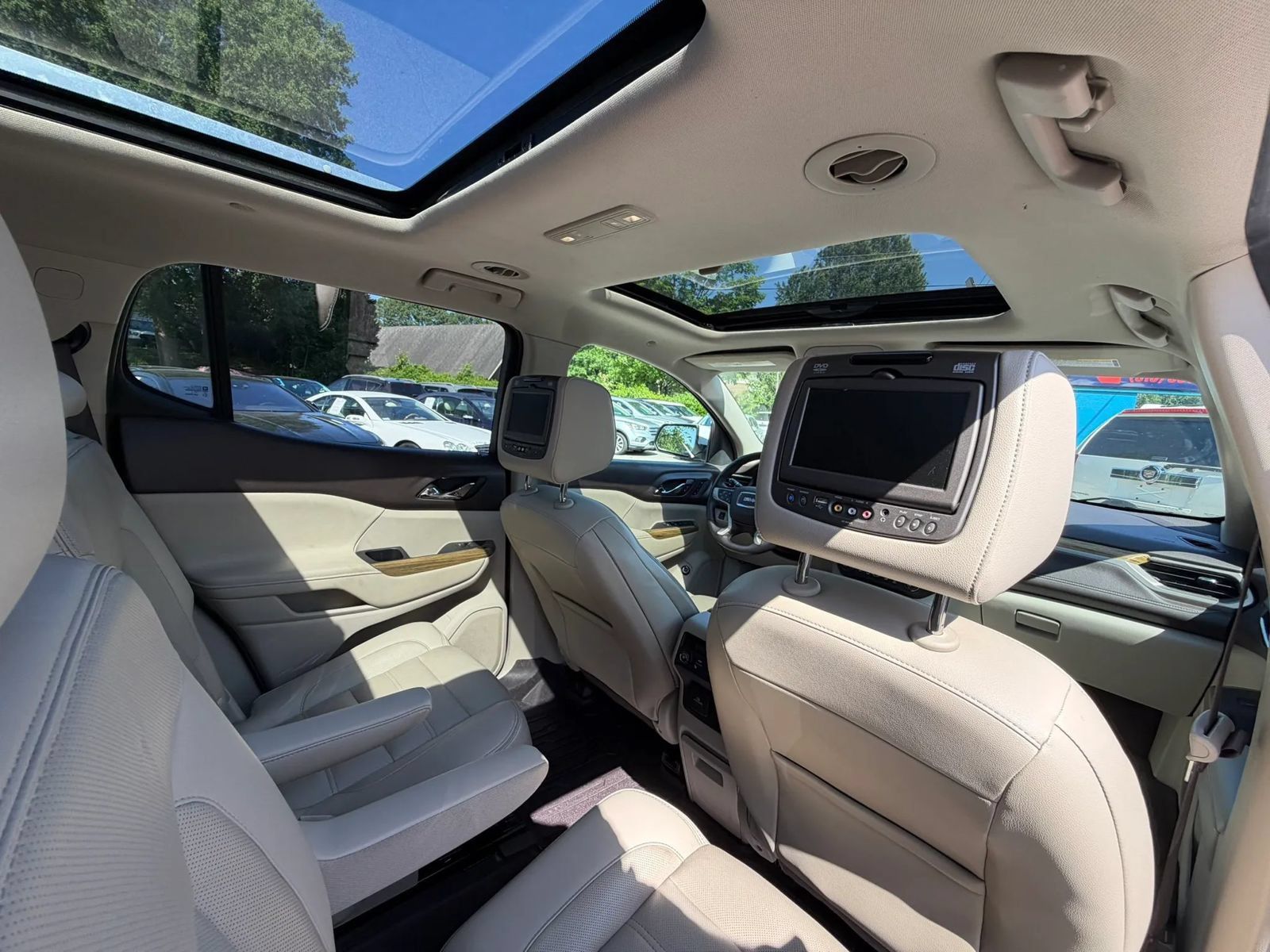 Used 2017 GMC Acadia Denali w/ Technology Package AWD/4WD image 29
