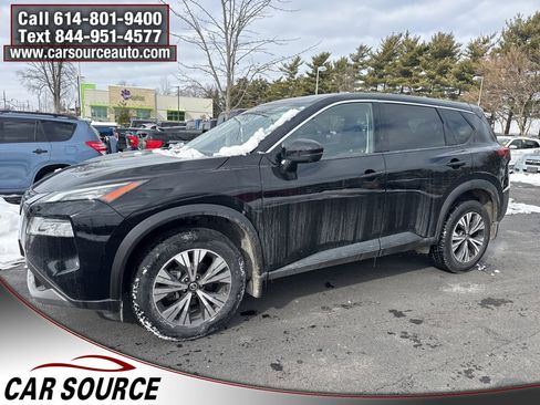 Used 2021 Nissan Rogue SV image 2