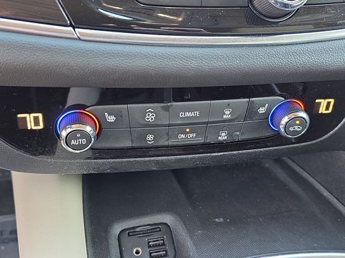 Used 2021 Buick Enclave Essence w/ Sound and Sites Package FWD image 22