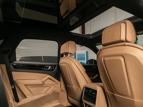 Used 2019 Porsche Cayenne AWD/4WD image 28