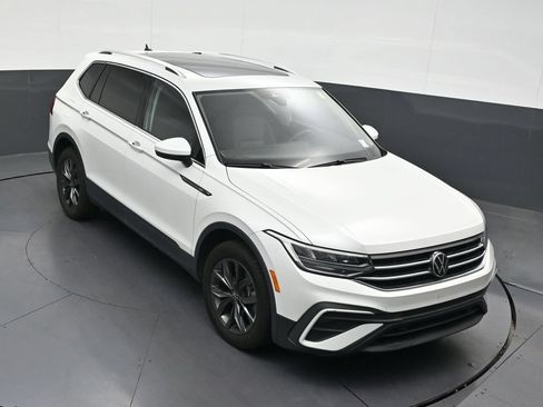 Used 2023 Volkswagen Tiguan SE w/ Panoramic Sunroof Package FWD image 21