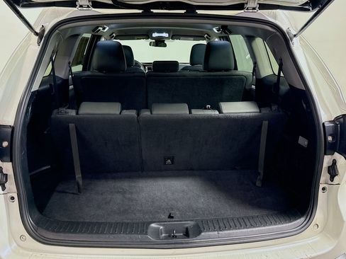 Used 2019 Toyota Highlander LE image 6