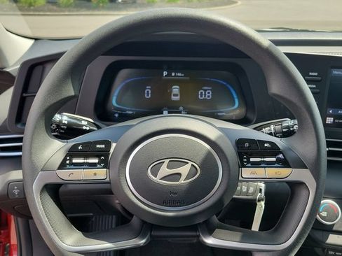 Certified 2025 Hyundai Elantra SE FWD image 18