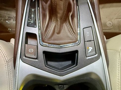 Used 2010 Cadillac SRX Luxury image 23