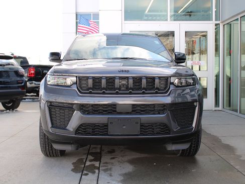 New 2026 Jeep Grand Cherokee Altitude AWD/4WD image 2