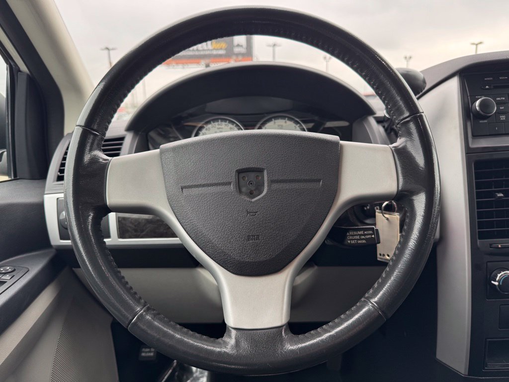 Used 2010 Dodge Grand Caravan SXT FWD image 25