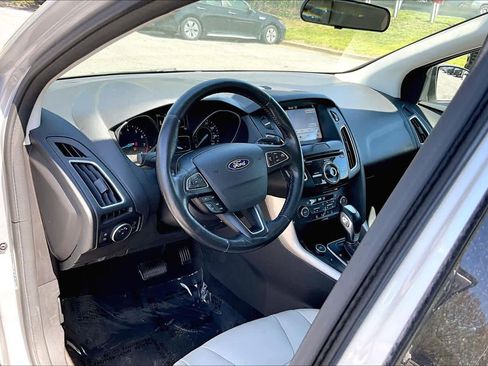 Used 2017 Ford Focus Titanium FWD image 18
