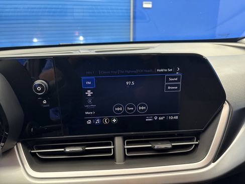 Used 2024 Chevrolet Trax LS image 17