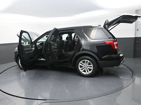 Used 2017 Ford Explorer XLT w/ Equipment Group 201A FWD image 34