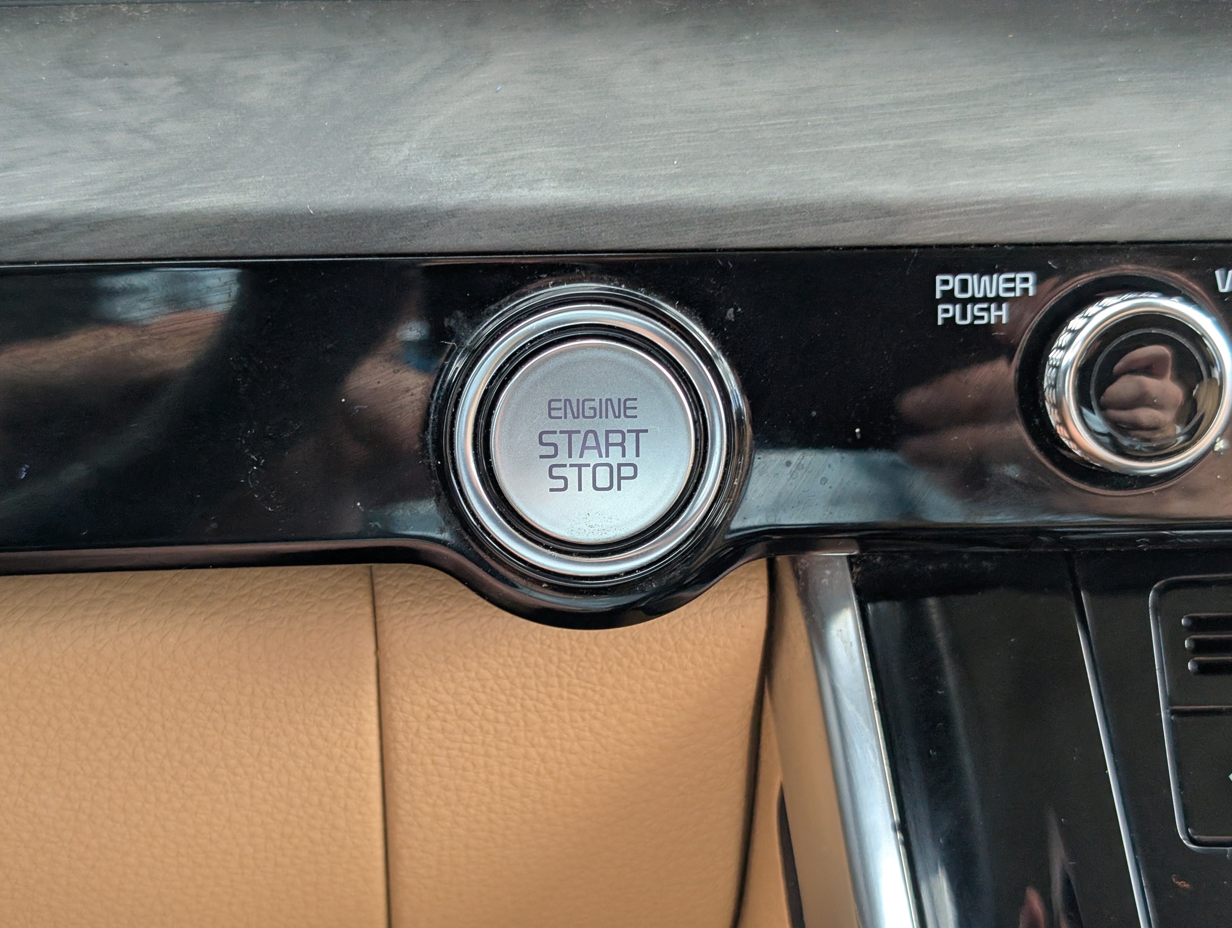 Used 2024 Kia Carnival EX FWD image 22
