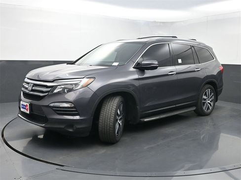Used 2018 Honda Pilot Touring image 25