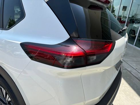 Used 2023 Nissan Rogue SV AWD/4WD image 15