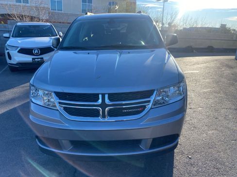 Used 2019 Dodge Journey SE image 2