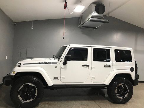 Used 2014 Jeep Wrangler Unlimited Sahara image 6