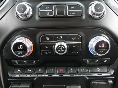 Used 2021 GMC Sierra 1500 AT4 w/ Technology Package AWD/4WD image 19