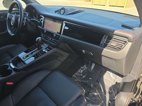 Used 2023 Porsche Macan AWD/4WD image 28