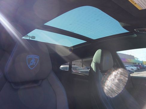 Used 2022 Lamborghini Urus image 23