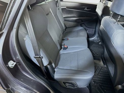Used 2017 Kia Sorento LX w/ LX V6 Convenience Package image 12