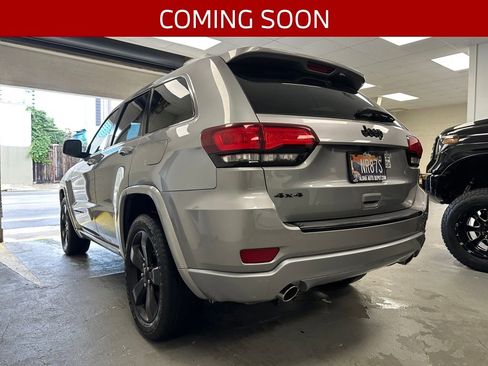 Used 2015 Jeep Grand Cherokee Altitude image 2