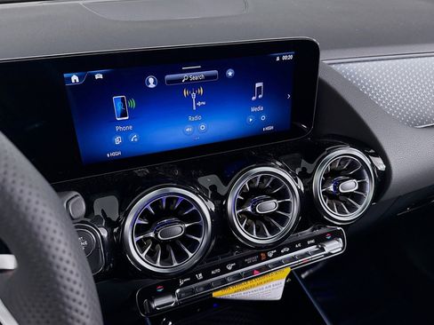 New 2026 Mercedes-Benz GLA 250 image 19