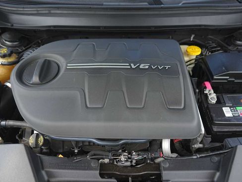 Used 2017 Jeep Cherokee Latitude w/ Comfort & Sound Group FWD image 9