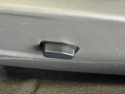 Used 2014 Dodge Challenger SXT Plus image 20