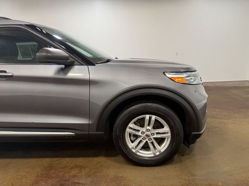 Used 2022 Ford Explorer XLT image 31
