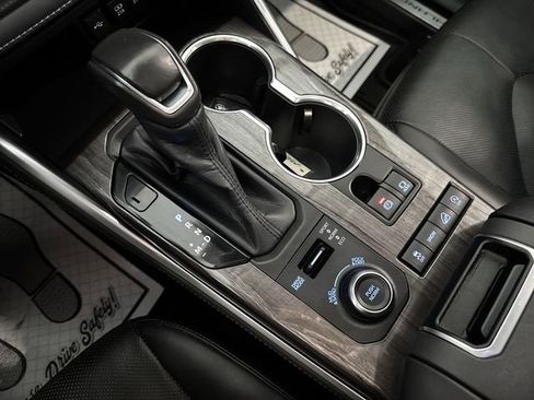 Used 2020 Toyota Highlander Limited image 16