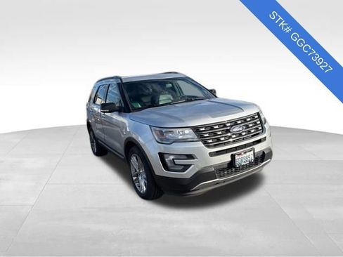 Used 2016 Ford Explorer XLT w/ Equipment Group 202A image 3