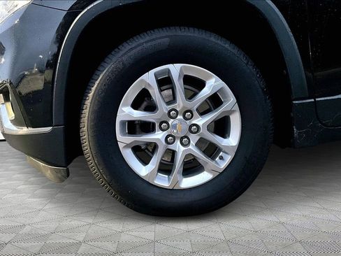 Used 2021 Chevrolet Traverse LT image 21