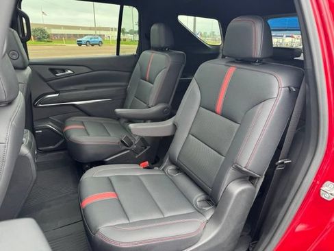 Used 2024 Chevrolet Traverse RS FWD image 24
