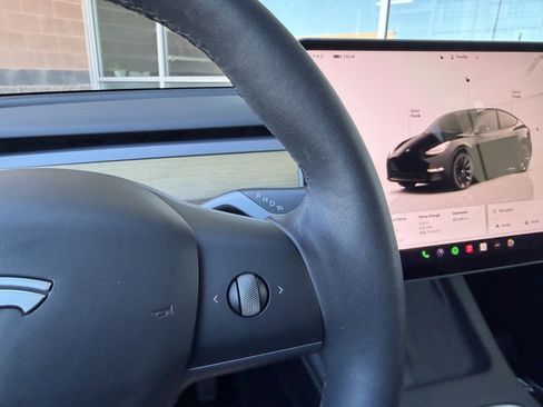 Used 2023 Tesla Model Y Long Range image 34