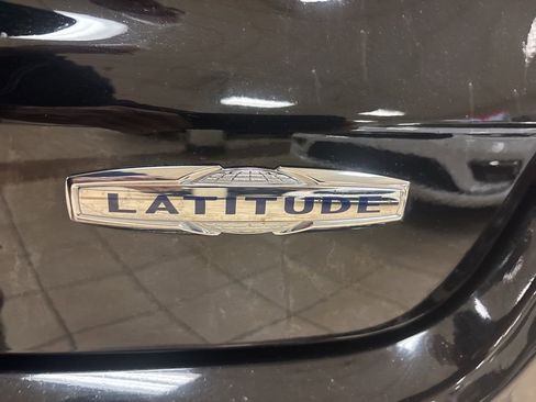 Used 2023 Jeep Compass Latitude image 7