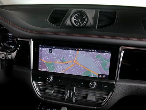 Certified 2024 Porsche Macan S AWD/4WD image 19