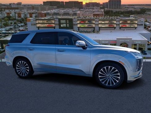 Used 2024 Hyundai Palisade Calligraphy image 1