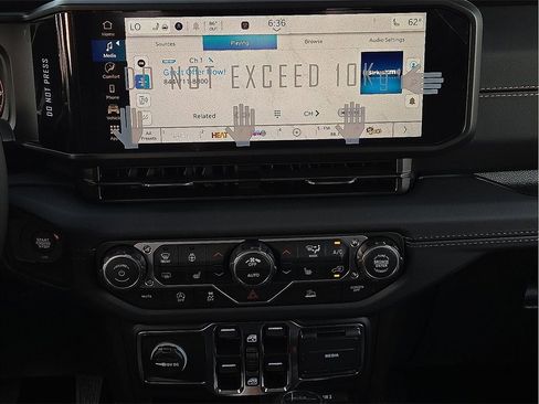 New 2025 Jeep Gladiator High Tide image 11