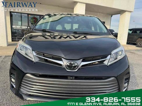 Used 2020 Toyota Sienna Limited Premium w/ Carpet Mat Package image 3