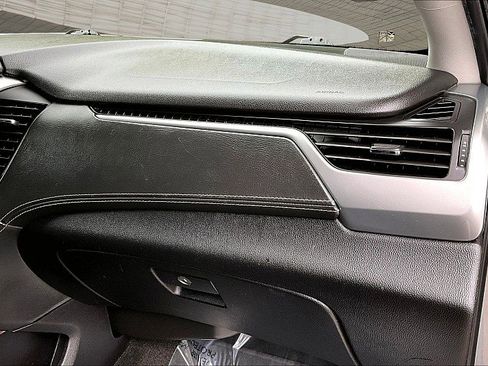 Used 2018 Chevrolet Suburban LT w/ Texas Edition Package image 15