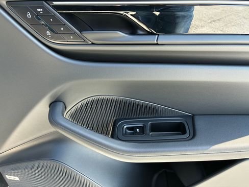 New 2026 Porsche Macan 4 Electric AWD/4WD image 12