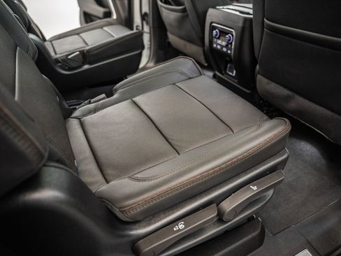 Used 2024 Chevrolet Suburban High Country AWD/4WD image 37