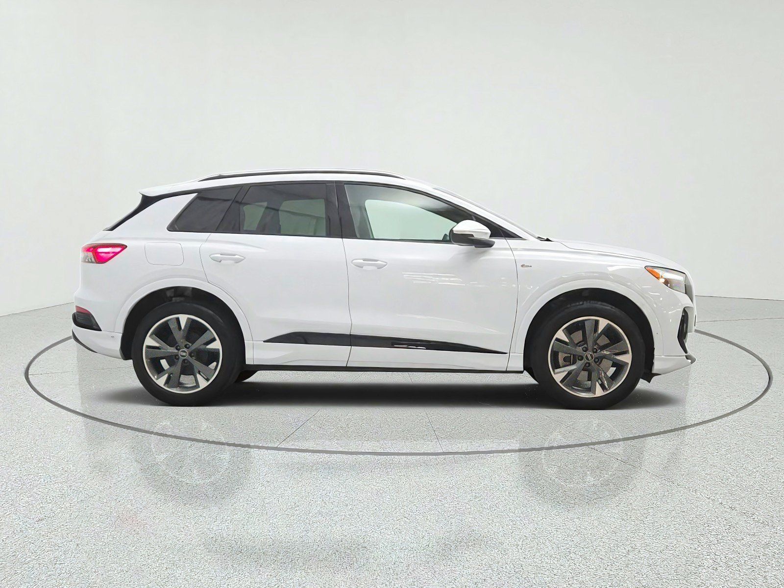 Used 2023 Audi Q4 e-tron Premium Plus w/ Premium Plus AWD/4WD image 5
