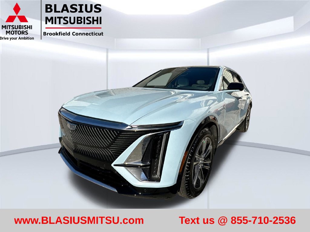 Used 2024 Cadillac Lyriq Luxury AWD/4WD image 3