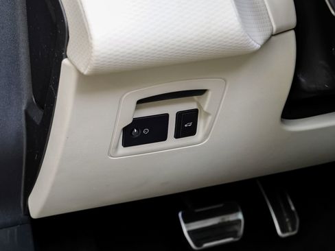 Used 2023 Land Rover Range Rover Velar R-Dynamic S image 33