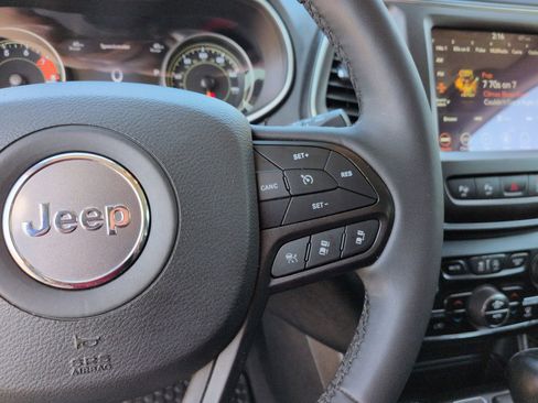 Used 2021 Jeep Cherokee Trailhawk AWD/4WD image 32